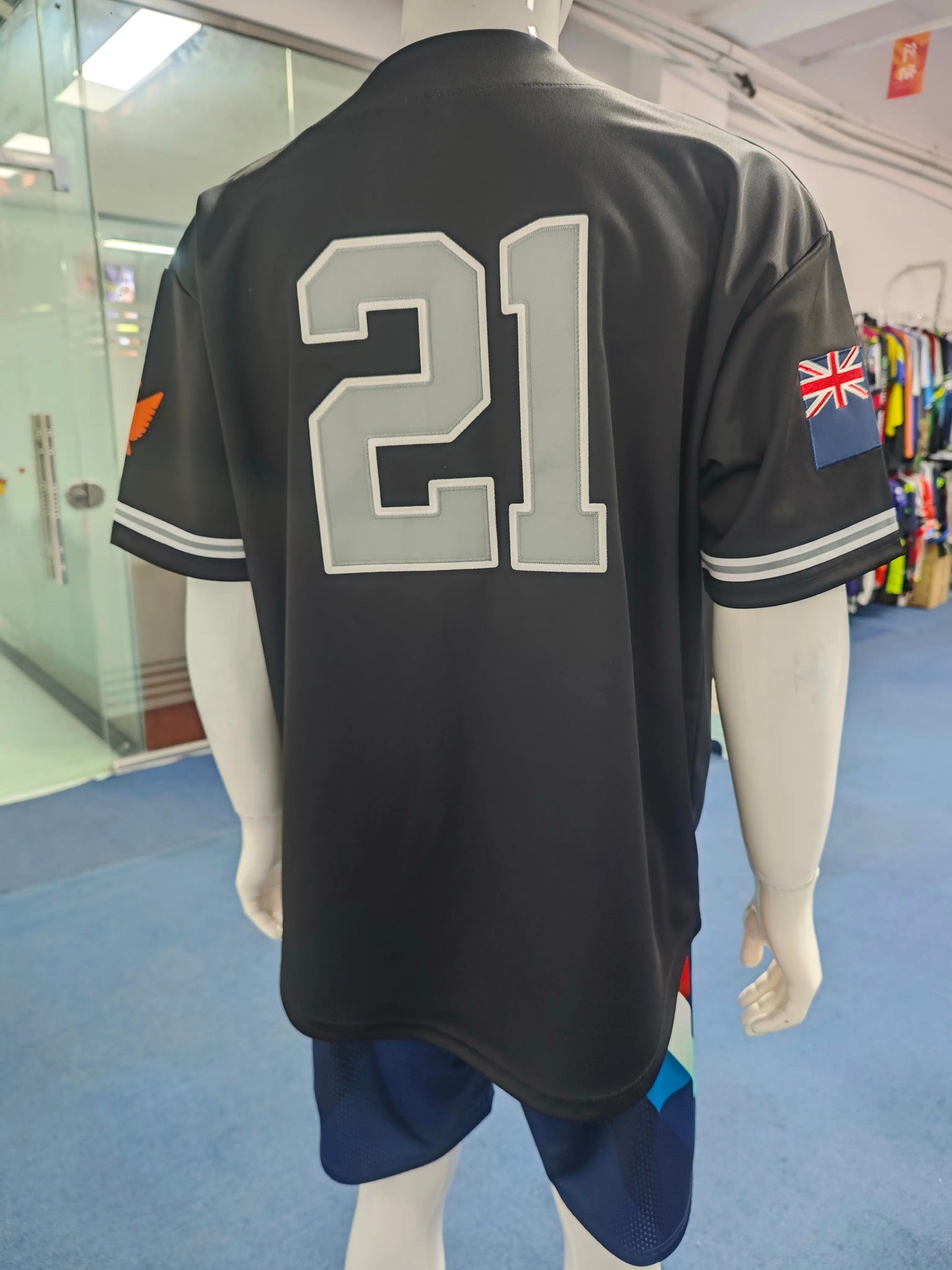 MLB Emerai tops , size chart in media